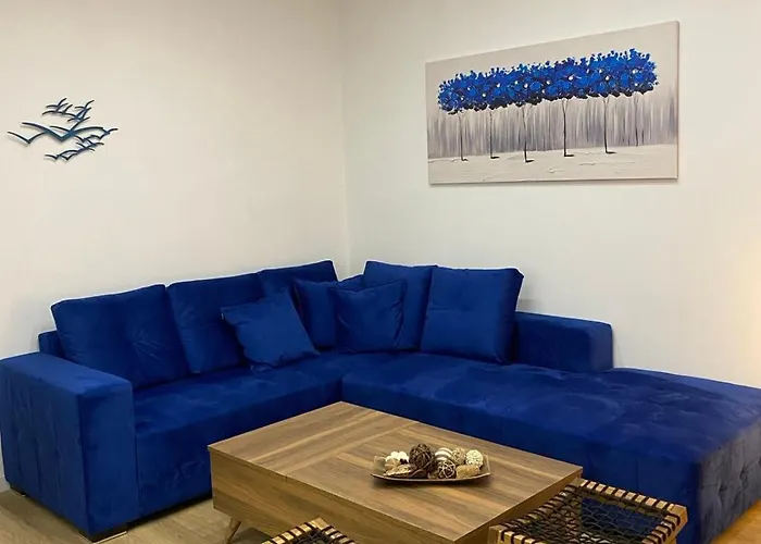 Magnificent Marina Zeas Apartment